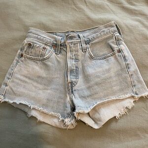 Levi’s shorts size 24